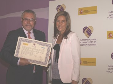 Manuel Sánchez Gómez-Merelo, secretario y consejero de UCES, con la ministra Ana Mato