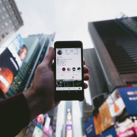 Vacaciones Conectadas, Vacaciones Seguras. Guía de Autoprotección Digital en la Era del Compartir, por Manuel Sánchez Gómez-Merelo